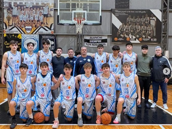 🏀 ¡𝐂𝐨𝐥𝐨́𝐧 𝐬𝐞 𝐦𝐞𝐭𝐢𝐨́ 𝐞𝐧 𝐄𝐧𝐭𝐫𝐞𝐫𝐫𝐢𝐚𝐧𝐨 𝐝𝐞 𝐉𝐮𝐯𝐞𝐧𝐢𝐥𝐞𝐬!